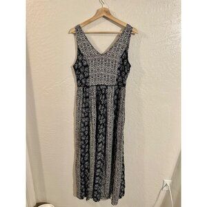 Hem Thread Black & White Sleeveless Paisley Criss Cross Back Bohemian Maxi Dress